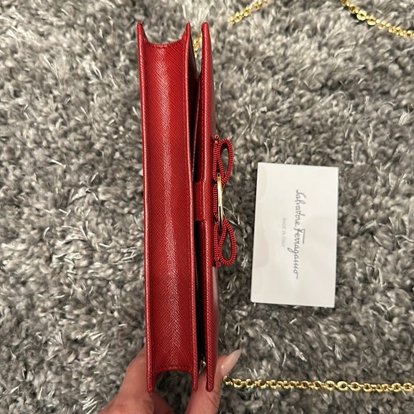 Salvatore Ferragamo Vera Bow crossbody/clutch w/detachable long gold chain - Picture 7 of 12